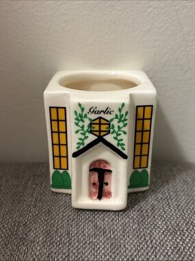 Avon Ceramic Spice Village Garlic House, 1989 Collectable 🧄